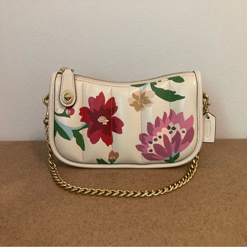 COACH Floral Quilted Swinger 20 Handbag Clutch Leather